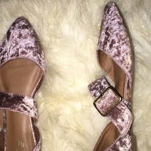 Velvet pink flats with side buckle, sandals
